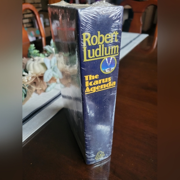 Vintage Hardback Novel by Robert Ludlum- The Icarus Agenda- 1988 - Picture 6 of 10